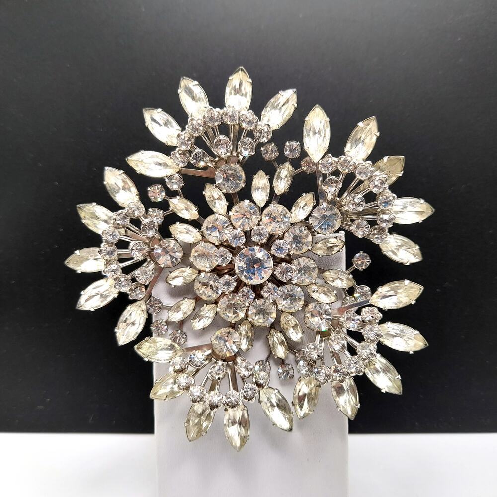 Vintage 1950s Riveted Rhinestone Flower Brooch Large 4 Inch Pin - Picture 5 of 6